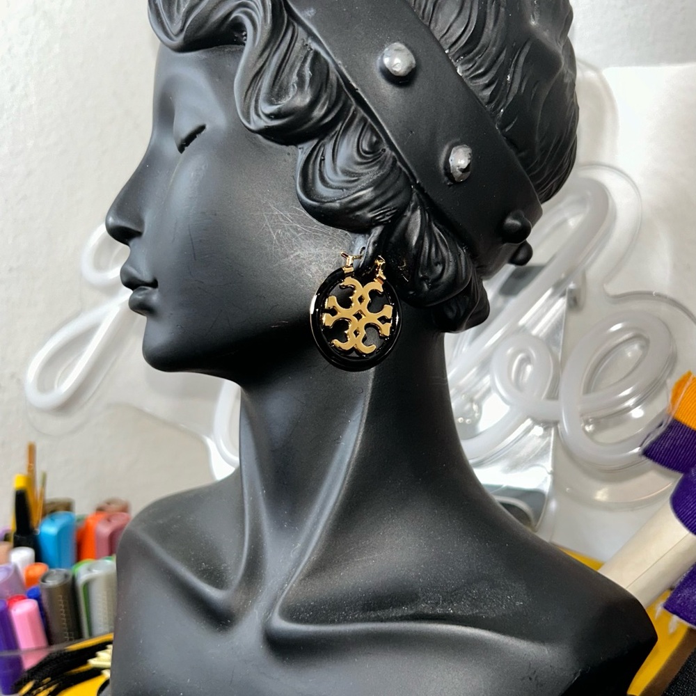 Miller Black / Gold plated Tory Burch hoop earrings Diva vibes !